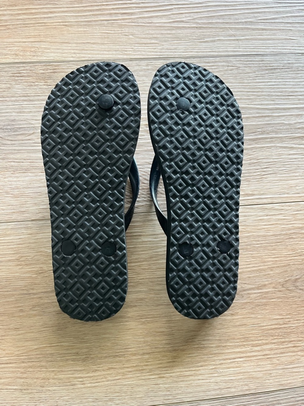 Tory Burch Black and Cream Geometric Logo Flip Flops - Picture 2 of 2